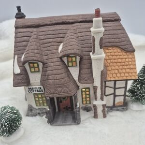 Department 56 Oliver twist dicken series Maylie cottage